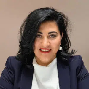 Antonia Advocaten Elmira 768x1152 1 300x300